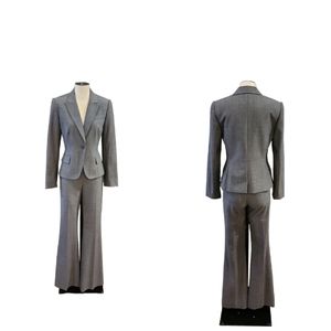 Antonio Melani Women's Grey Two Piece Pant Suit with Pink Pinstripes Sz 4.